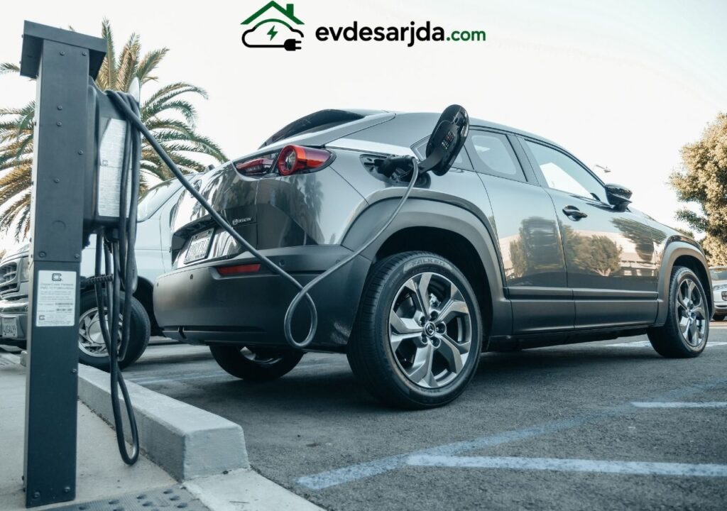 Elektrikli Araç Şarj İstasyonunda Şarj İşlemi